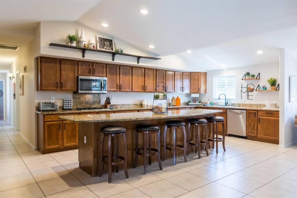 Private Paradise With Pool Heater, Spa, Billiards Avondale Extérieur photo